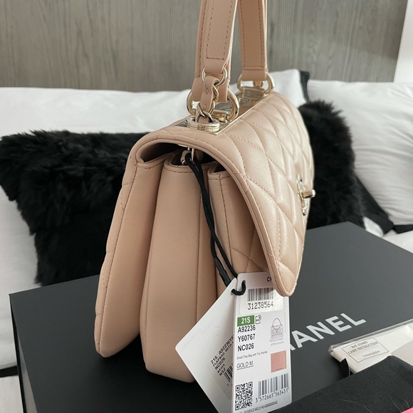 LIKE NEW 🖤 CHANEL 21S Light Beige Small Trendy CC - Picture 7 of 16